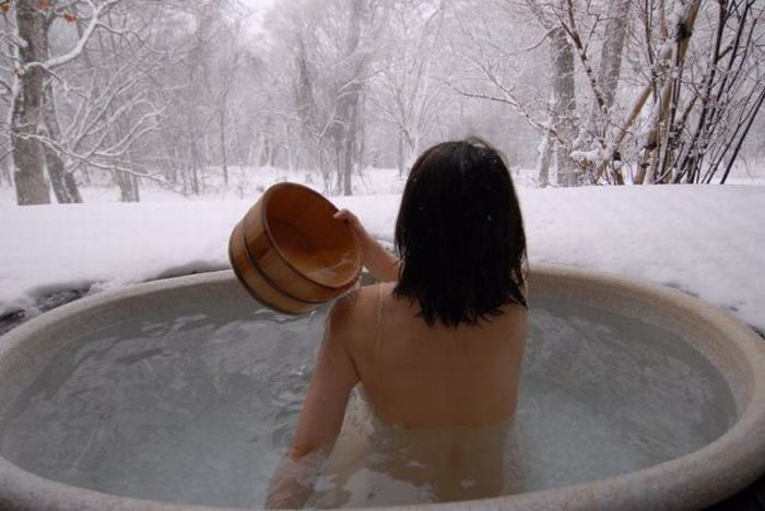 hot-tub-girl-winter-time